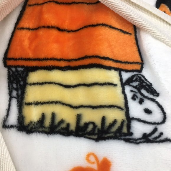 Peanuts Berkshire Halloween Throw Blanket VelvetSoft Great Pumpkin Patch Snoopy - Picture 5 of 11